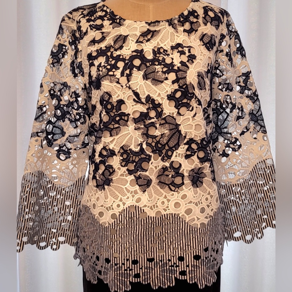 *CHICOS* Elegant Lace Women's Top